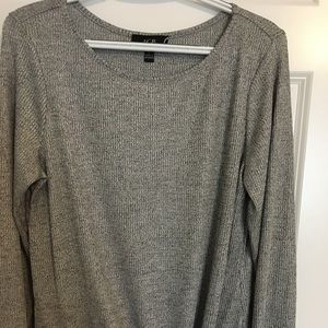 Shimmering knit sweater. Size L